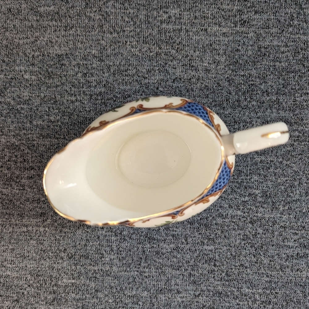 Aynsley Bone China Wilton Blue Creamer, Made in England - Picture 3 of 4